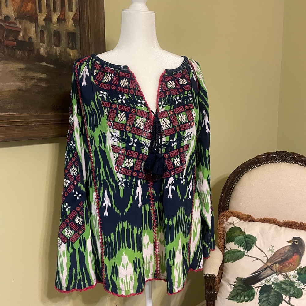 Black and Green Graphic Long Sleeve Blouse